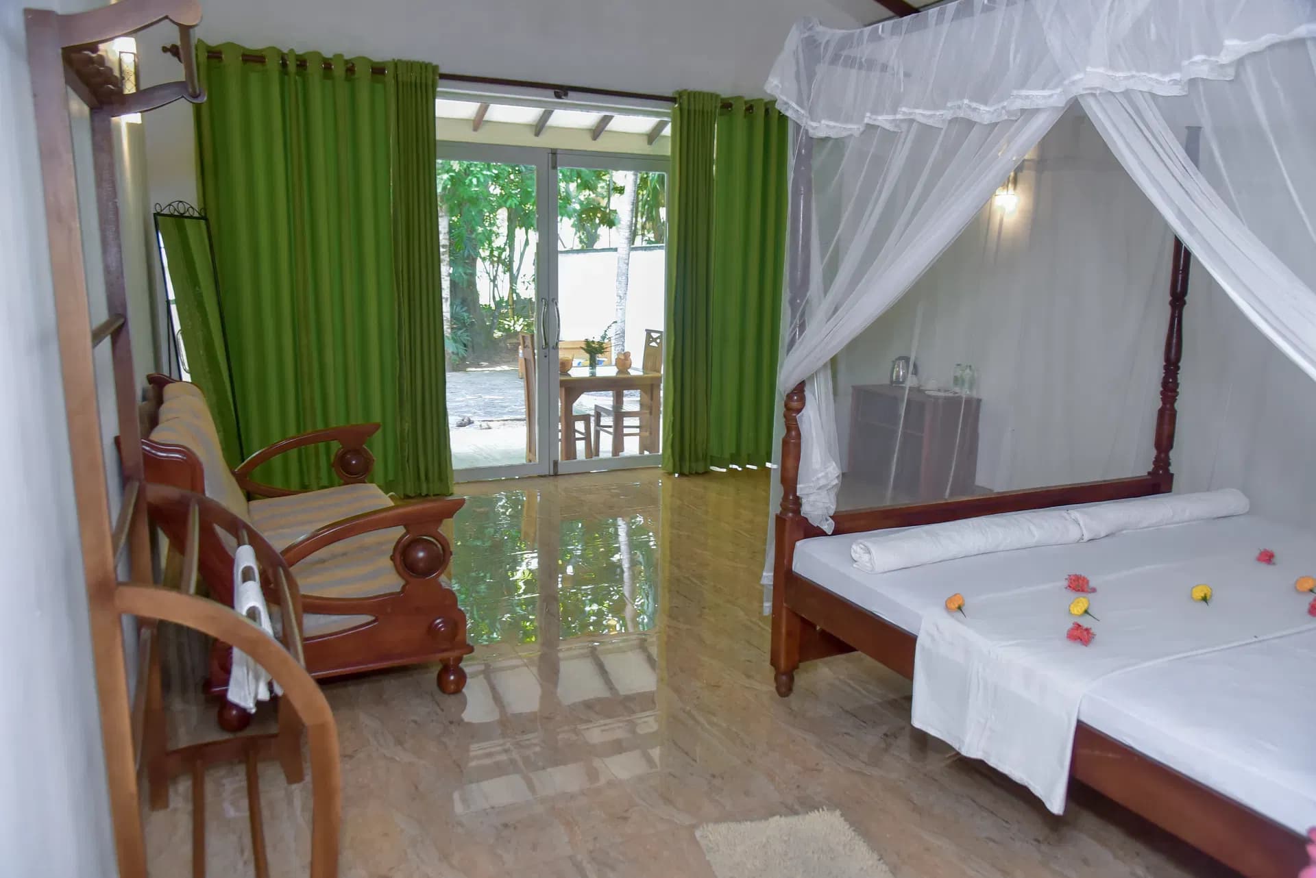 Spacious anniversary bath with flower petals